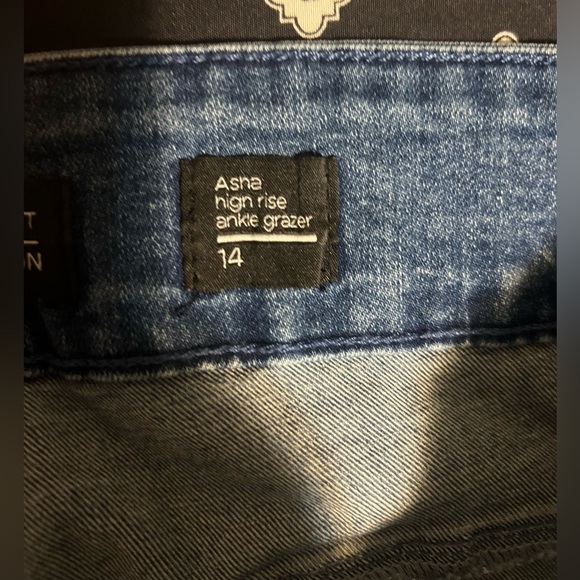 Chic Denim- distressed high rise designed for fit made for addiction-size 14 - Picture 11 of 11